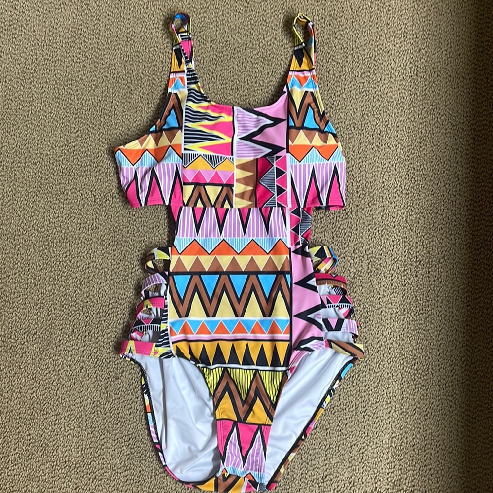 New! Swimsuit size XL. See pictures!
